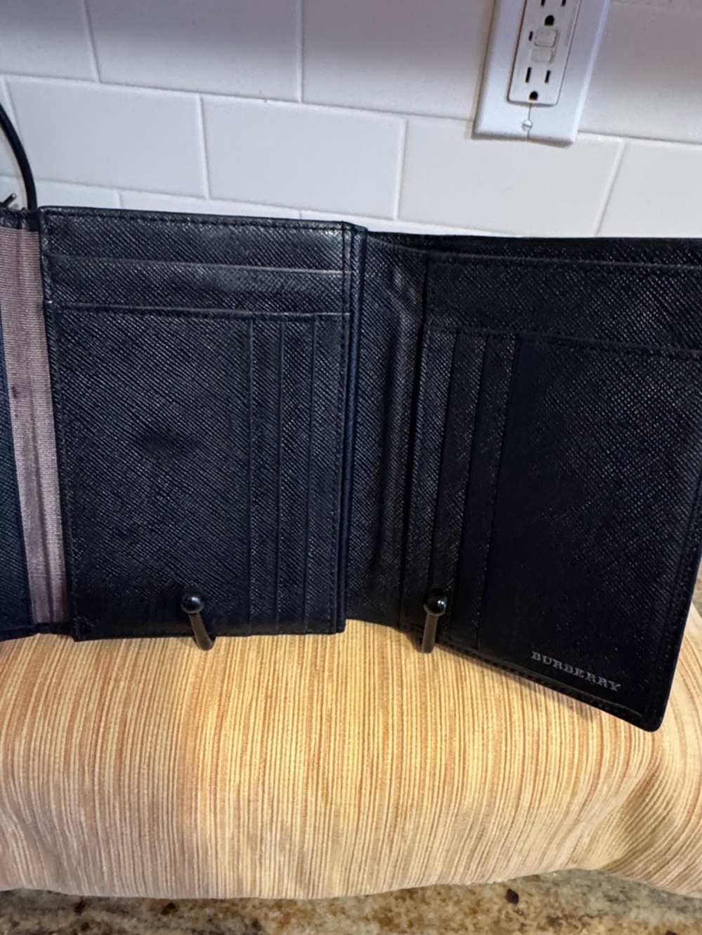 Burberry Black Embossed Leather Bi-Fold Womens Kisslock Wallet - Picture 5 of 16